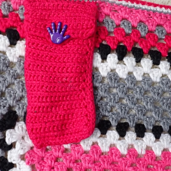 Lap Blanket Knitted Granny Core Handmade with Cell Phone Pocket Pink Red White - Picture 10 of 13